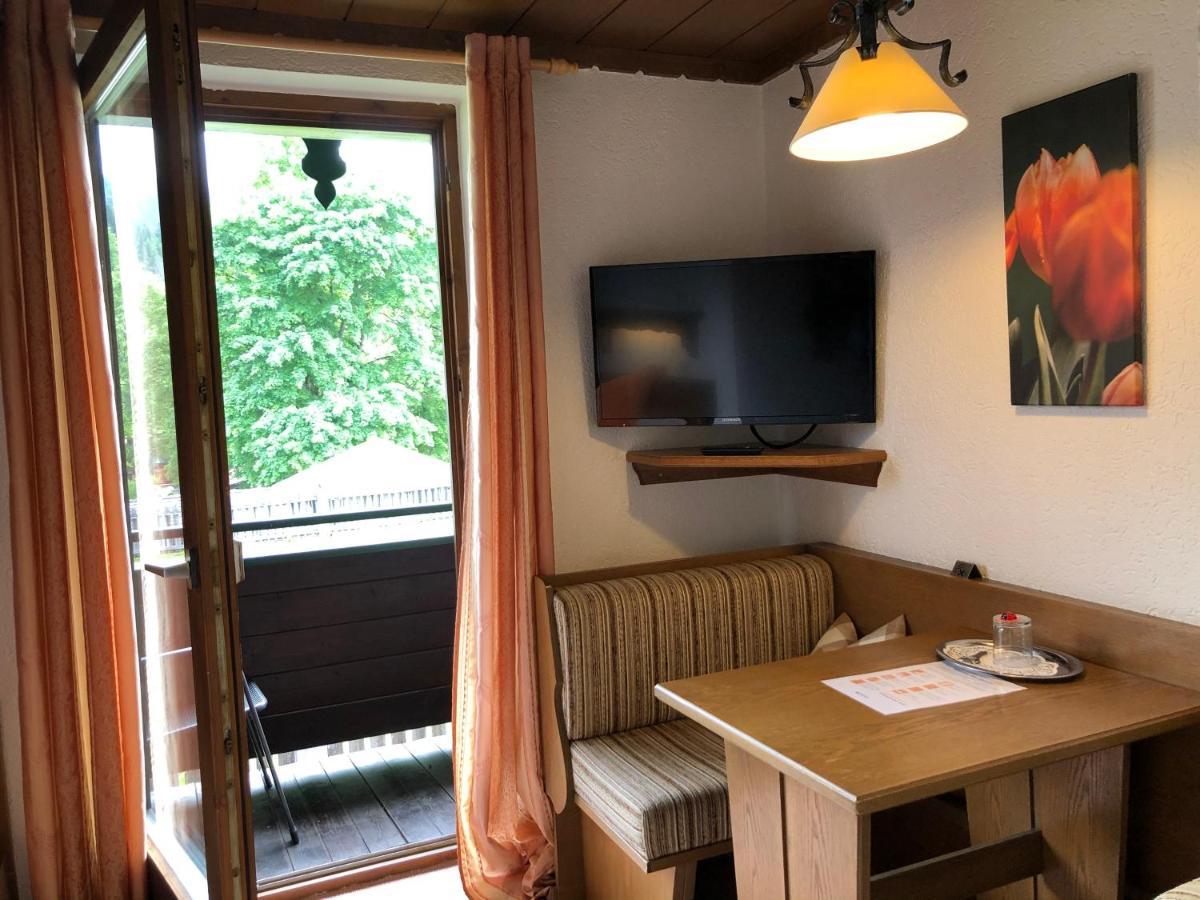 Hotel Gaestehaus Am Kurparkweg à Reit im Winkl Extérieur photo
