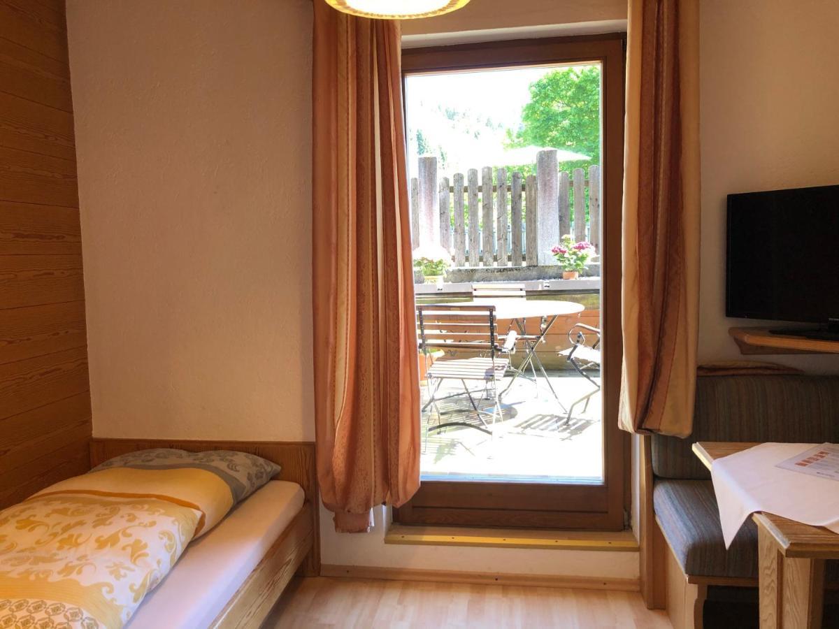 Hotel Gaestehaus Am Kurparkweg à Reit im Winkl Chambre photo