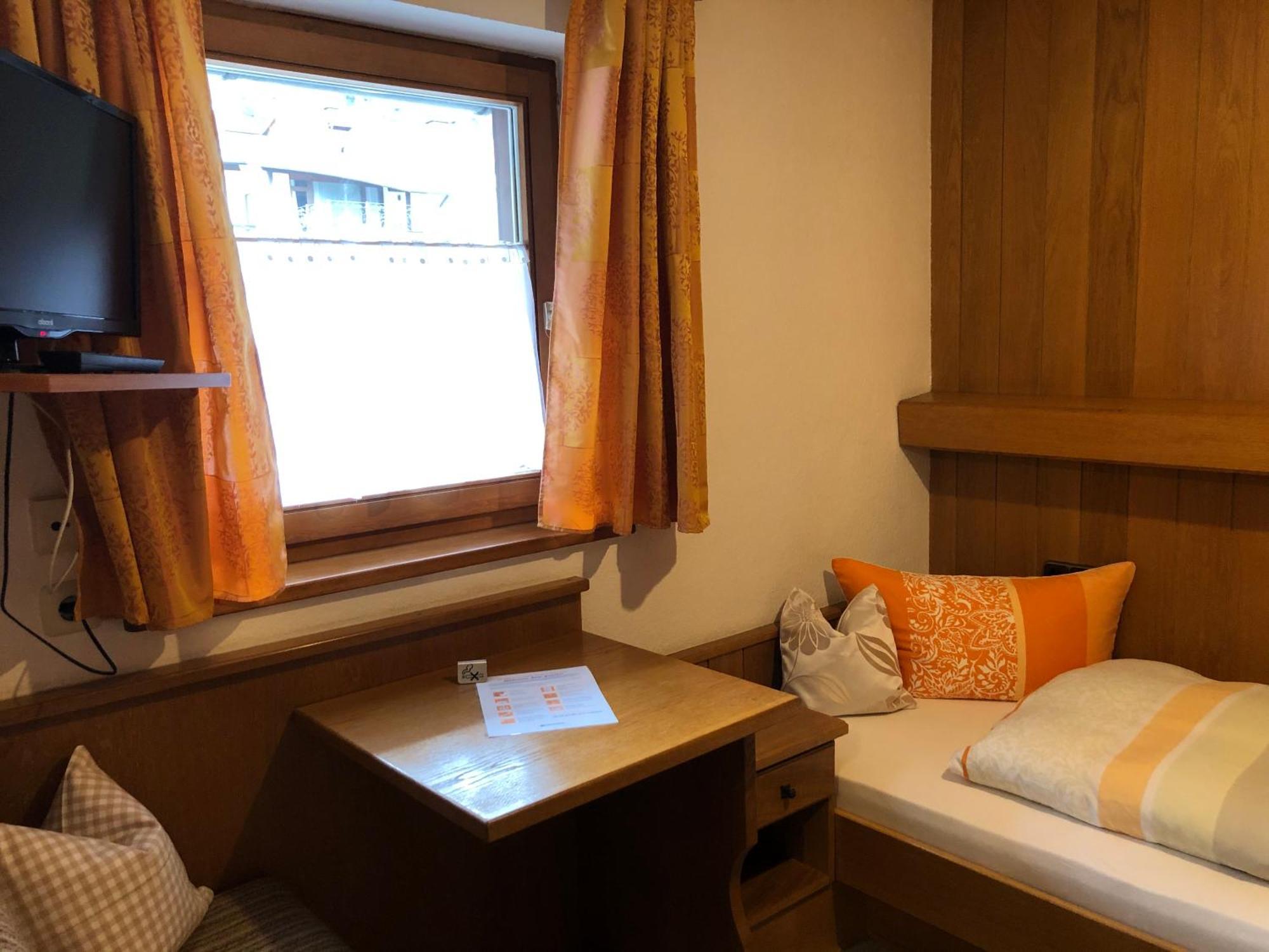 Hotel Gaestehaus Am Kurparkweg à Reit im Winkl Chambre photo